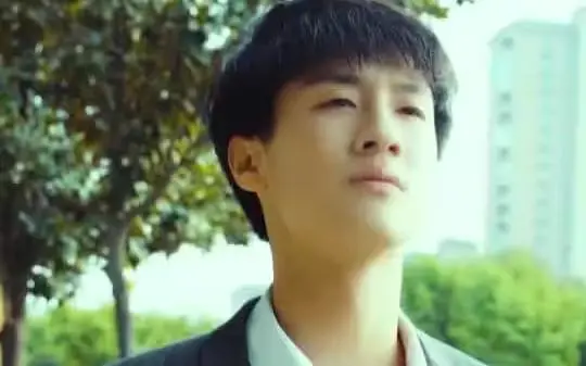 《总裁的贴身超级强兵》：霸道总裁爱上我？不，是爱上我的超能力！